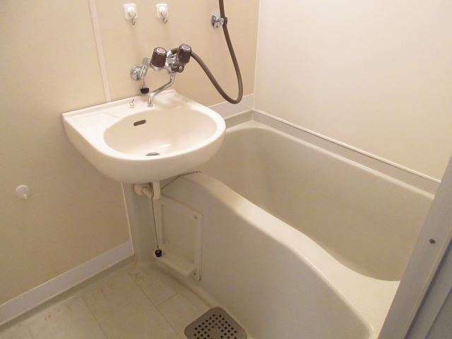 バス・シャワールーム　ゆったりバスタイム！