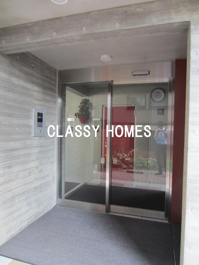 エントランス　2018年竣工　ウェルスクエアイズム大井町：エントランス