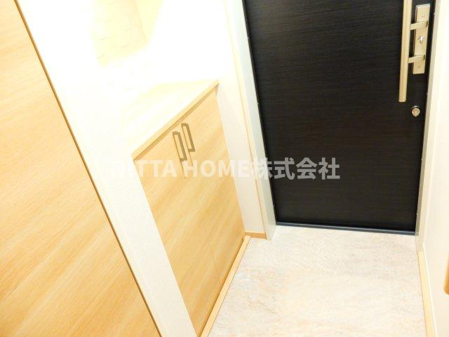 玄関　広いスペースの玄関です＊