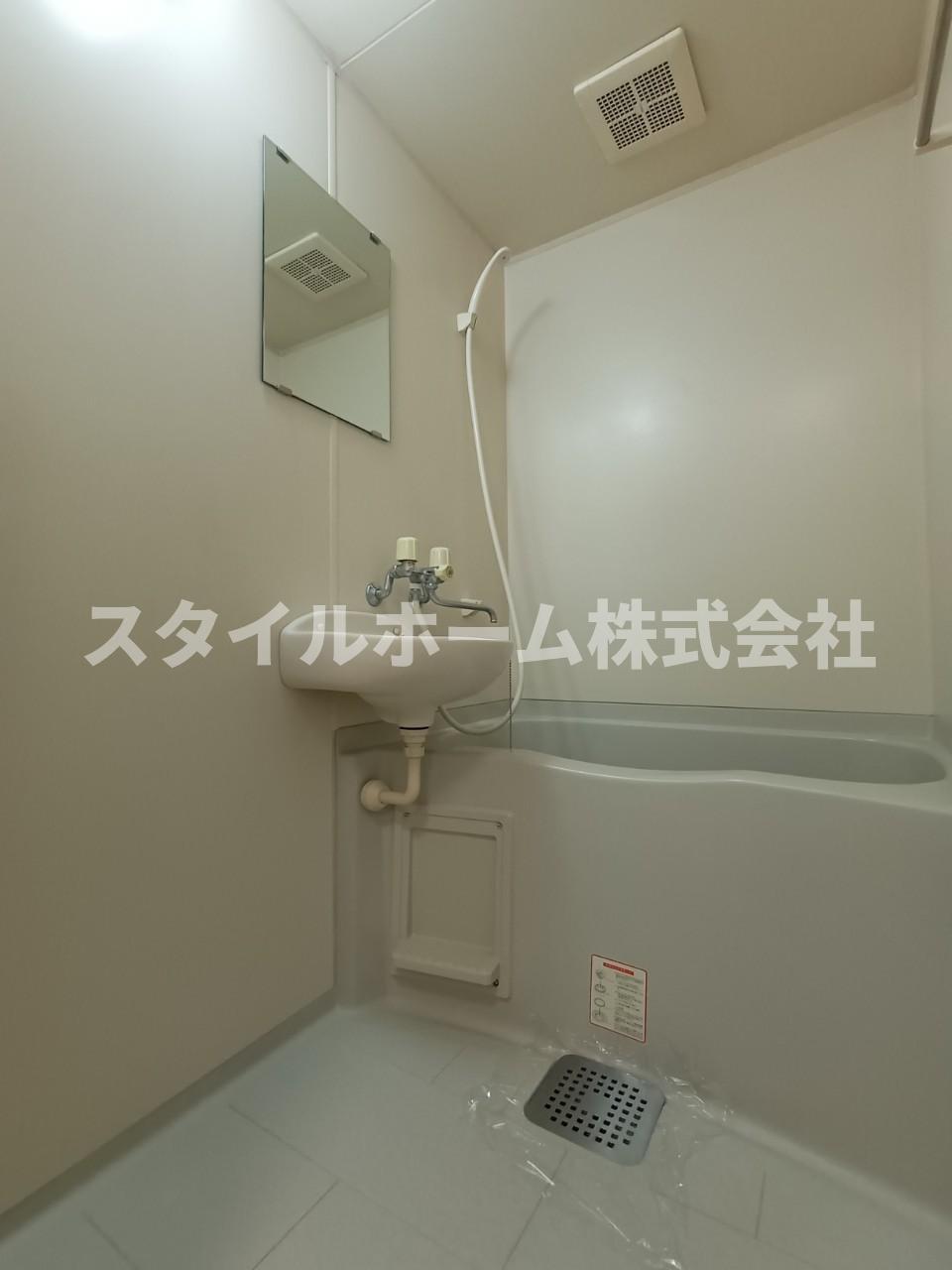 バス・シャワールーム　同建物内別部屋の写真です。