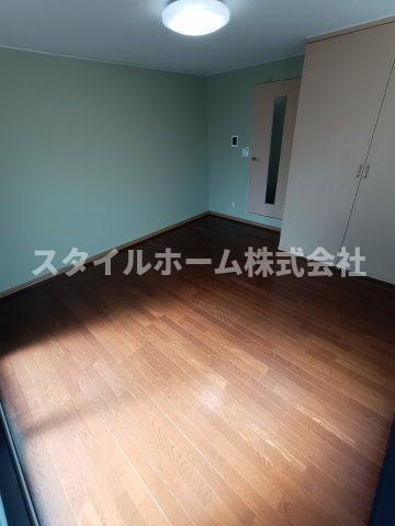 居室・リビング　同建物内別部屋の写真です。