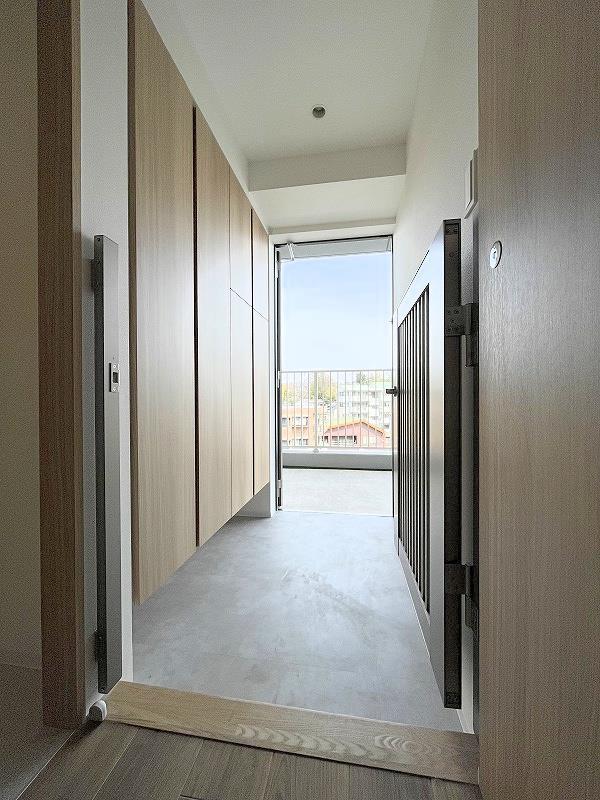 玄関　玄関内側・ダブルロック