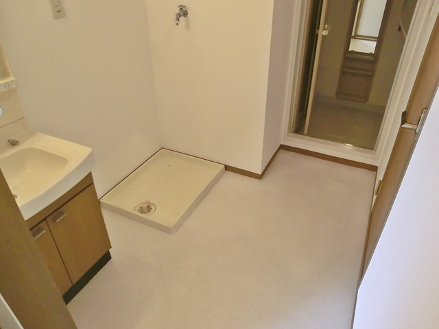 その他　洗面スペース。洗濯機置き場あります。