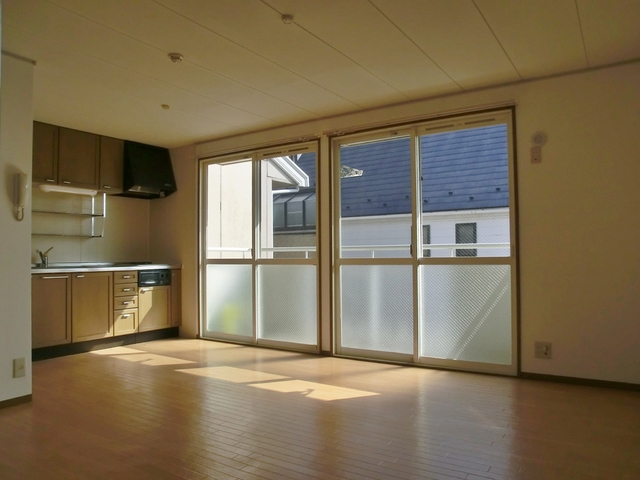 居室・リビング　とても明るいリビングです。