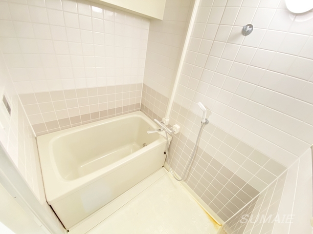 バス・シャワールーム　追い焚き機能付きの浴槽です！