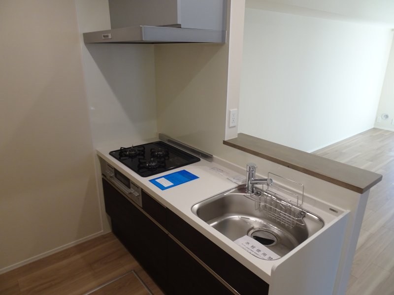 キッチン　調理動線を考慮したシステムキッチン（建築中）