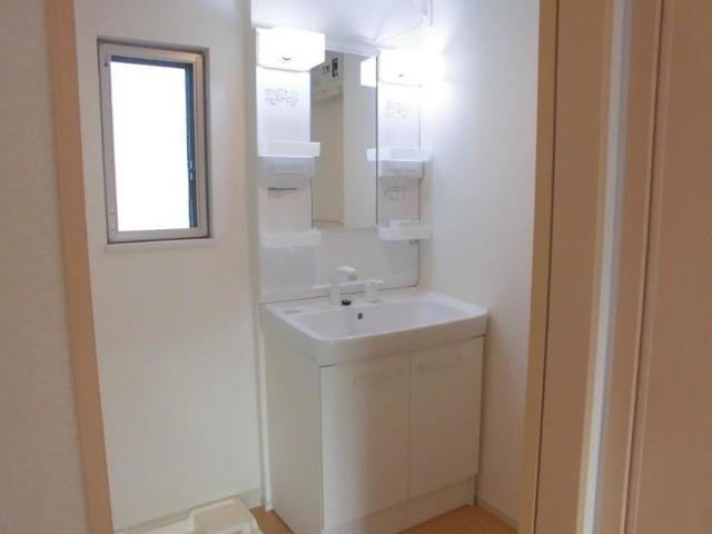 洗面設備　コンパクトで使いやすい洗面所