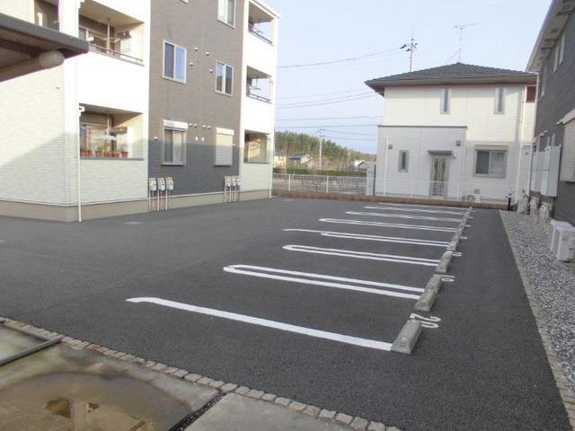 駐車場　駐車場に車を止められます