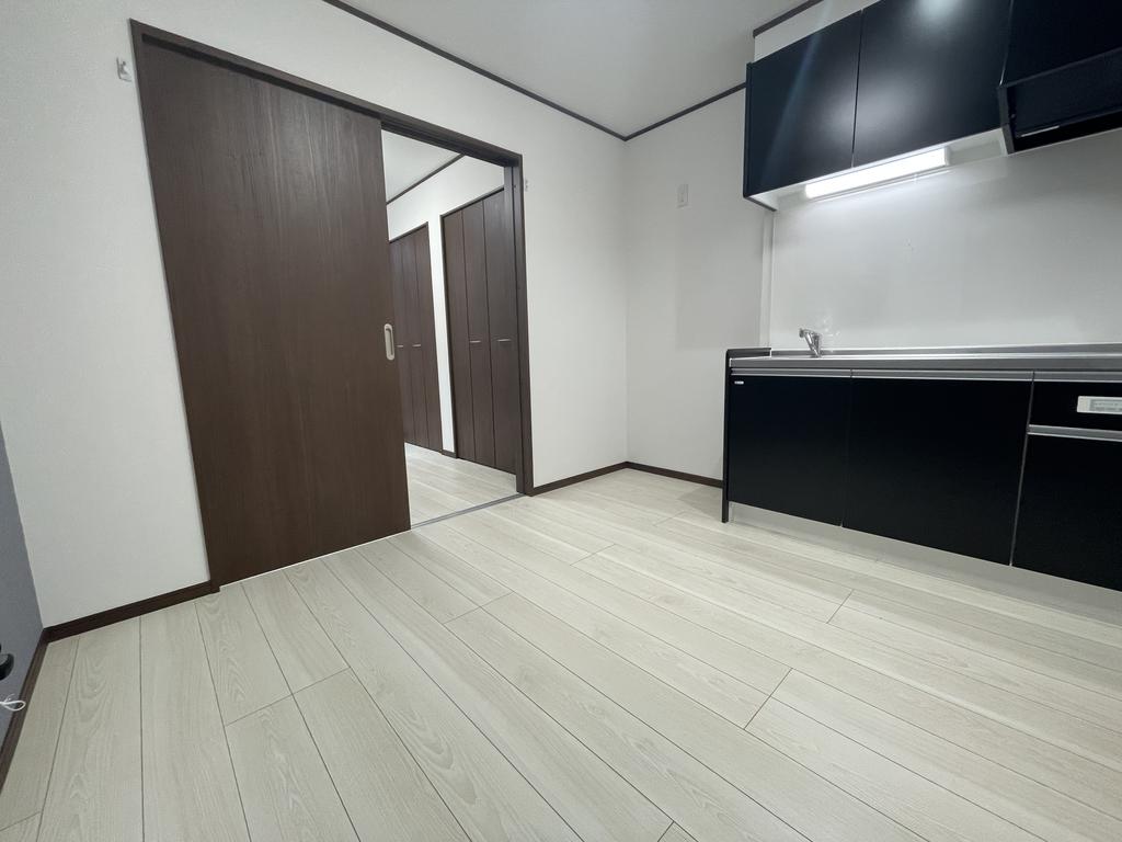 居室・リビング　同施工会社の別物件の画像を使用しております。