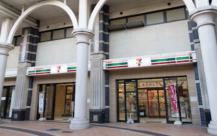 コンビニ　セブンイレブン 横浜平沼橋駅前店（コンビニ）まで142m