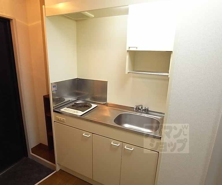 キッチン　１口ガスコンロが設置済みのキッチン完備しております。