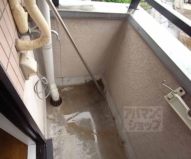 バルコニー　物干しフック付きのバルコニーです。