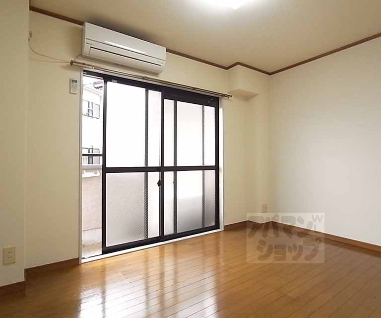 居室・リビング　南向きで日当たり良好