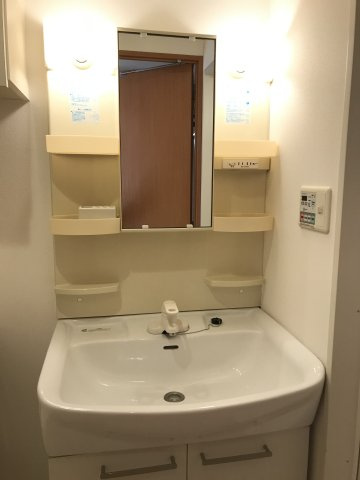 洗面設備　※別部屋の参考写真です。