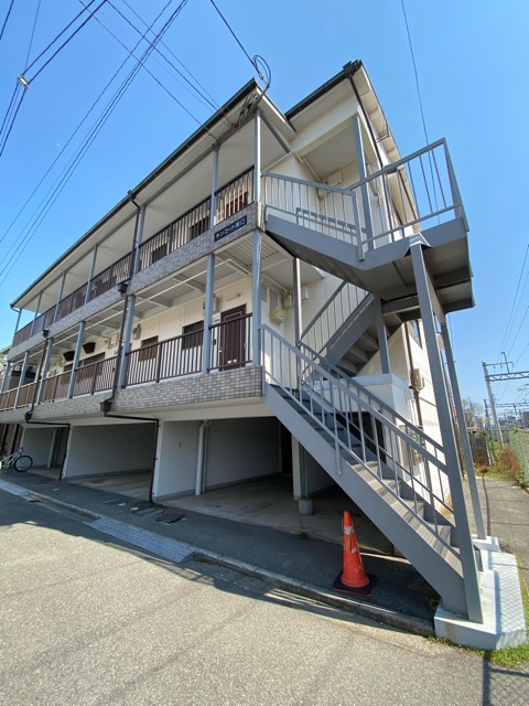 建物外観　敷地内に駐車場があります！