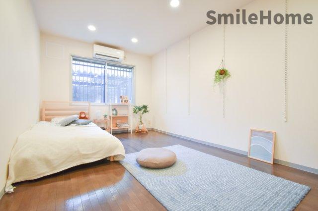 居室・リビング　エアコン付きのお部屋です