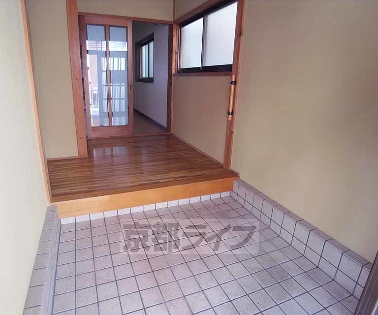 玄関　玄関周りもこんなに広い！さすが貸家です