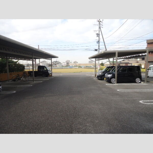 その他　屋根有り駐車場