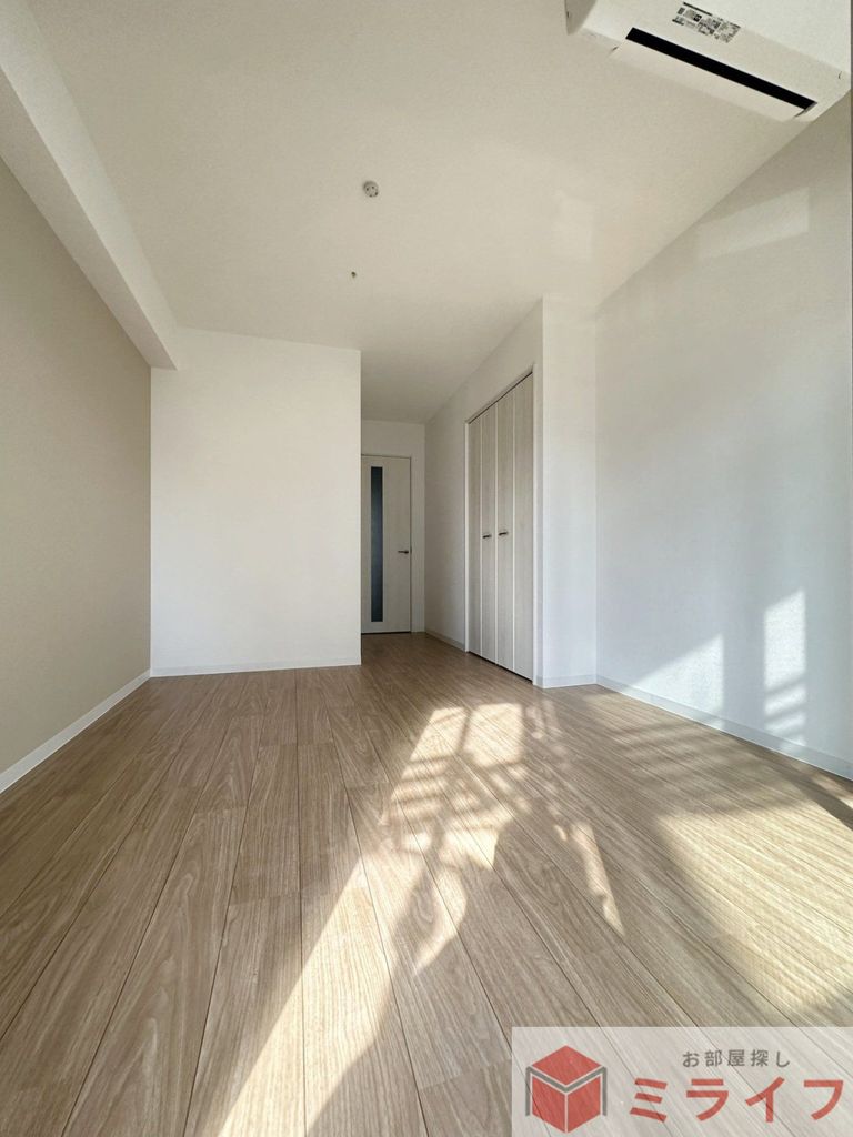 居室・リビング　南向きの明るいお部屋で、朝から気持ちよく過ごせる住空間です