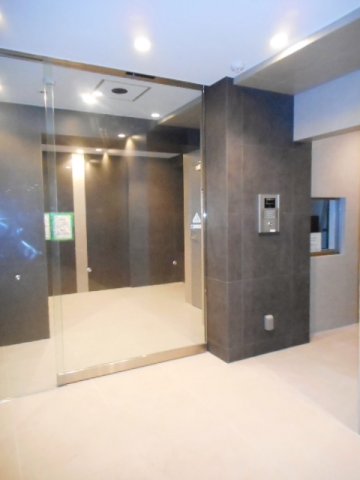 エントランス　建物の内部です