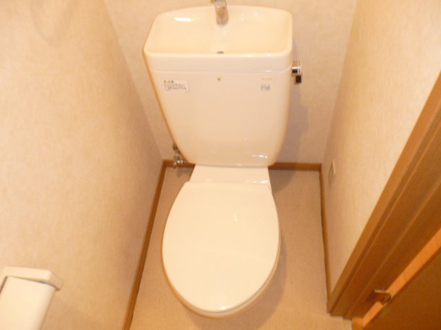 トイレ　別号室の参考写真です。