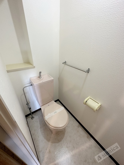 トイレ　この空間なんだか落ち着きます。清潔感のあるトイレです。
