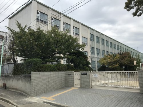 中学校　名古屋市立高針台中学校（中学校）まで424m