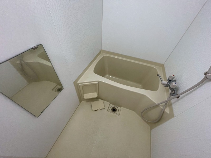 バス・シャワールーム　お風呂になります。一日の疲れを癒してくださいね。