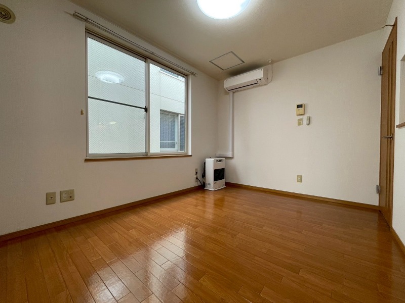 居室・リビング　広くてキレイなお部屋が広がっていて、充実した生活が送れそう。