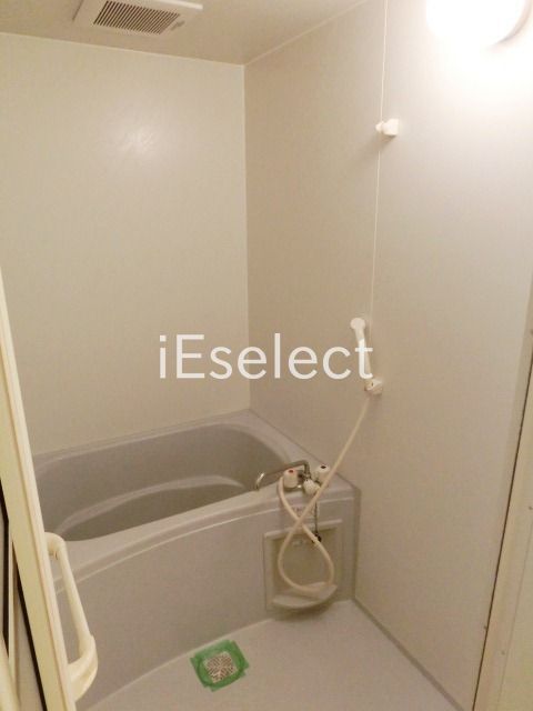 バス・シャワールーム　きれいなバスルーム。