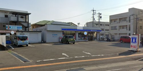 コンビニ　ローソン 徳島城東町一丁目店（コンビニ）まで391m