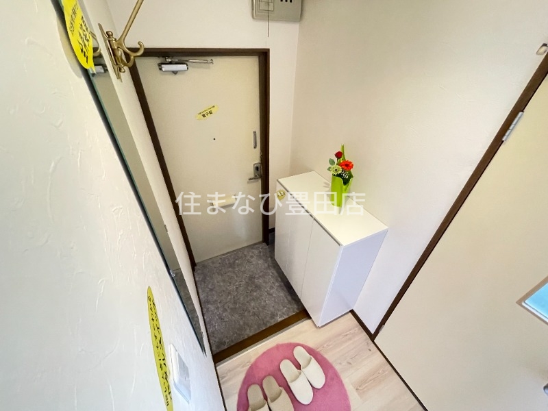 玄関　反転・同型別部屋写真