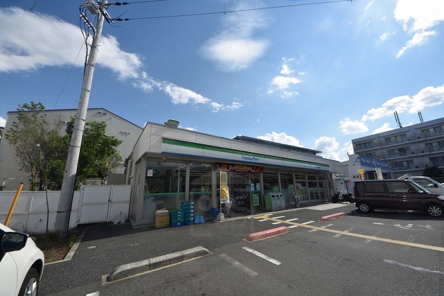 コンビニ　ファミリーマート　箕面小野原東（コンビニ）まで371m