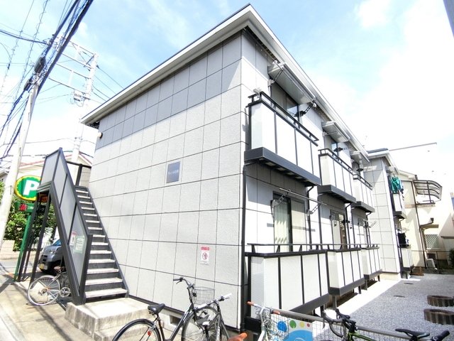 建物外観　コンビニが近くて生活しやすい住環境の2階建てアパートです♪東