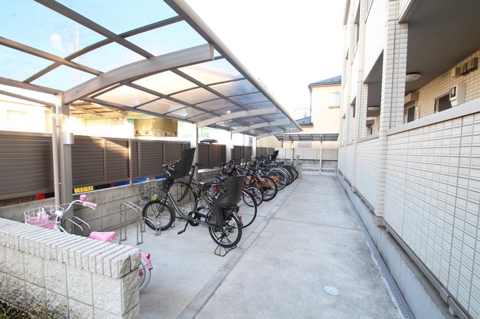 その他共有部分　屋根付き駐輪場あり♪