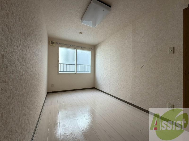 その他部屋・スペース　こちらのお部屋は光が差し込む、温かみのあるお部屋です。
