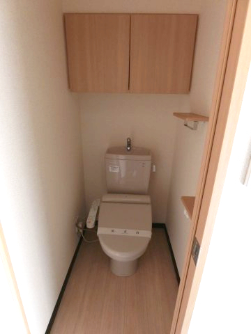 トイレ　他のお部屋の参考写真となります。