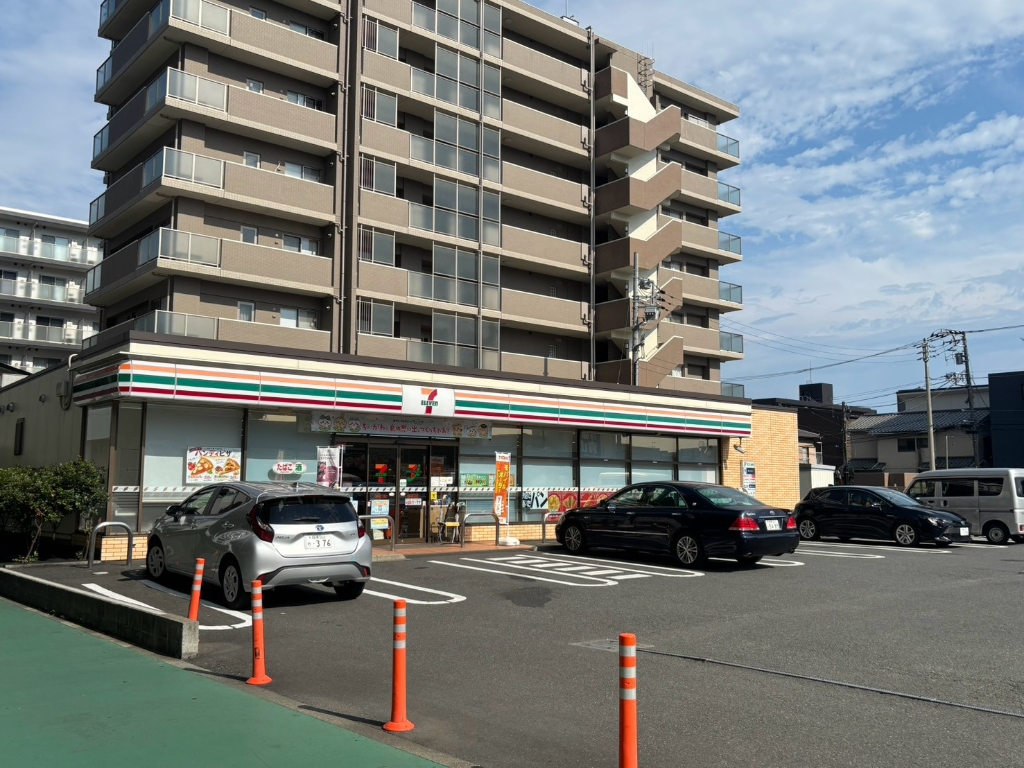 コンビニ　セブンイレブン栄町一丁目店（コンビニ）まで54m