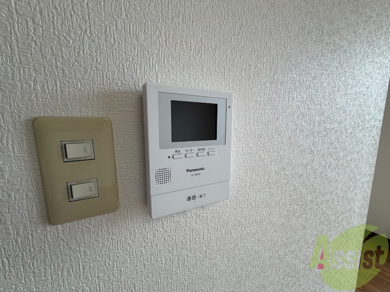 セキュリティ　ＴＶモニター付インターホンです。来客者の顔が見えるので安心！