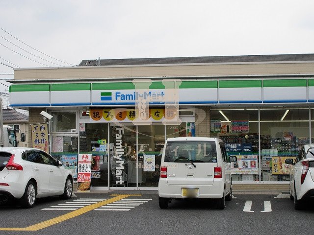 コンビニ　ファミリーマート戸田公園店（コンビニ）まで512m