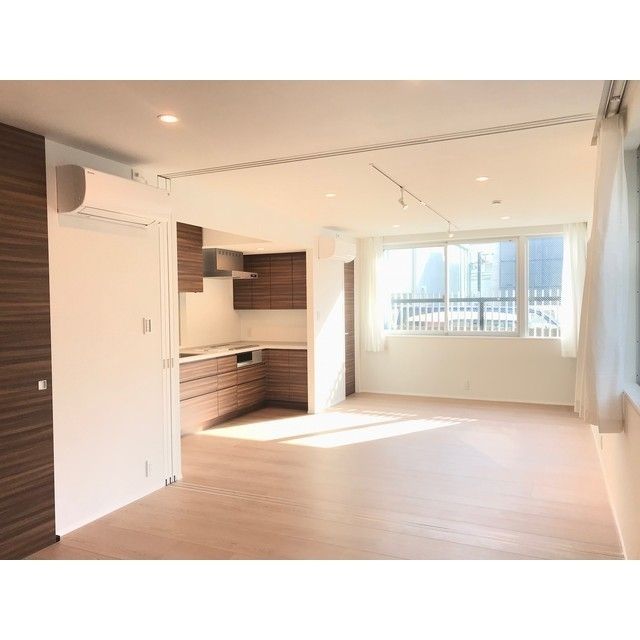 F K Daikanyamaの居間写真