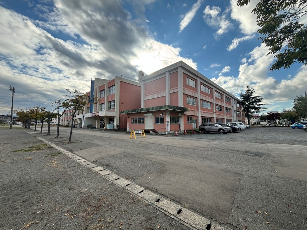 小学校　青森市立浜田小学校（小学校）まで651m