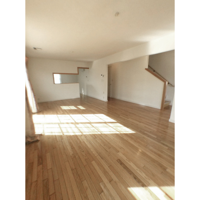 スウィールフォワイエIIIの居間写真