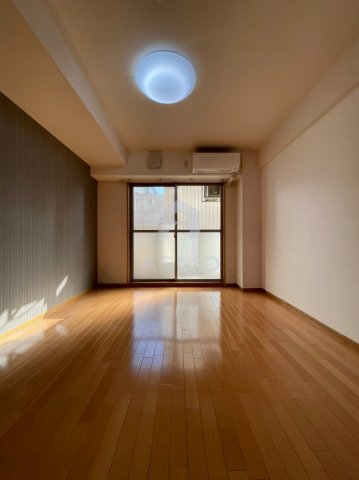 パウゼ大手前の居間写真