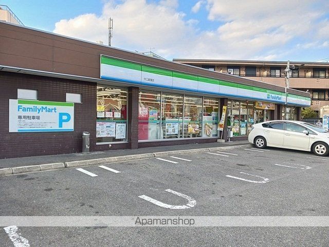 コンビニ　ファミリーマート様（コンビニ）まで350m