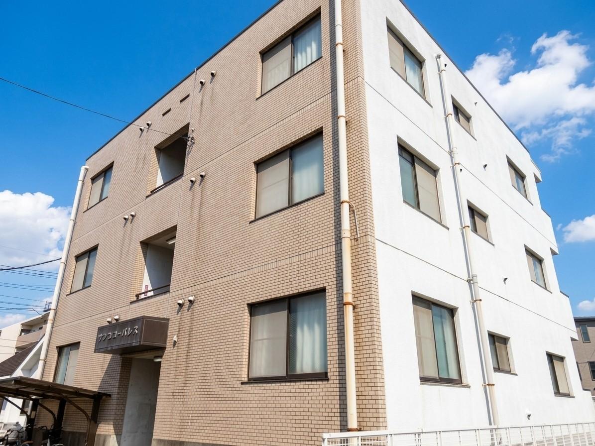 建物外観　3階建てRC造