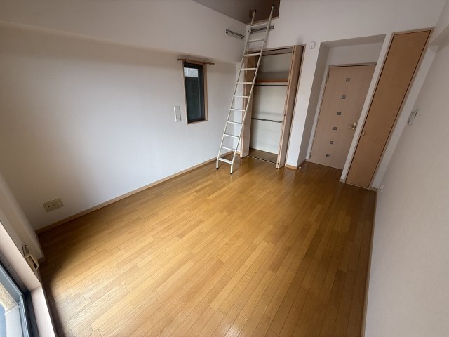 スーペリア本山の居間写真