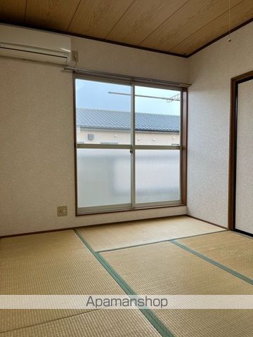 メゾンシルクの居間写真
