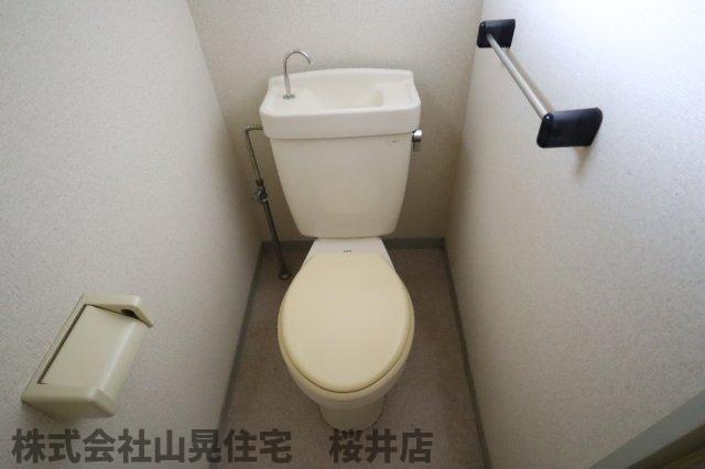【ファミール桜井Ａ棟のトイレ】