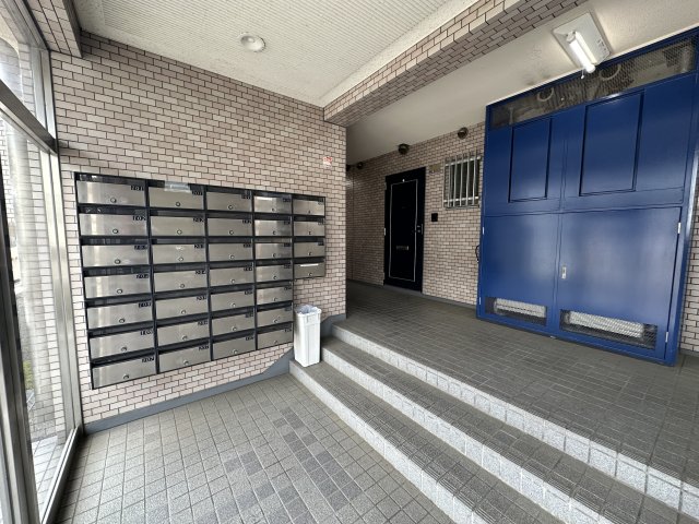 エントランス　洗濯機が付いてます